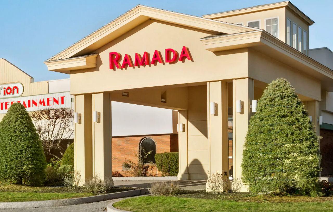 Ramada Hotel & Conference Center By Wyndham Луистън Екстериор снимка